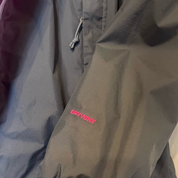 The North Face Women's Resolve Jacket - Picture 2 of 13